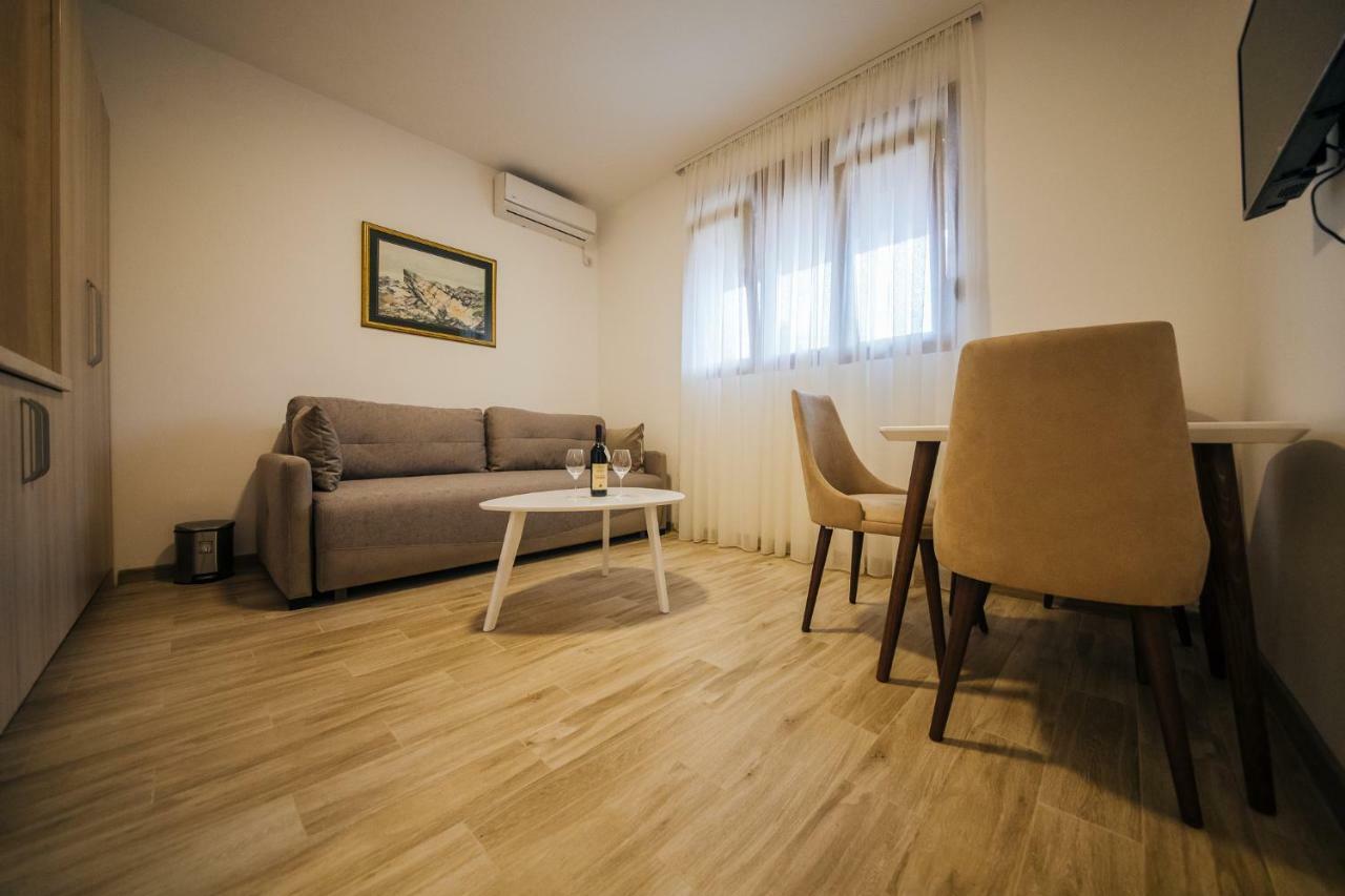 Apartments Vojislav ヴィルパザル エクステリア 写真