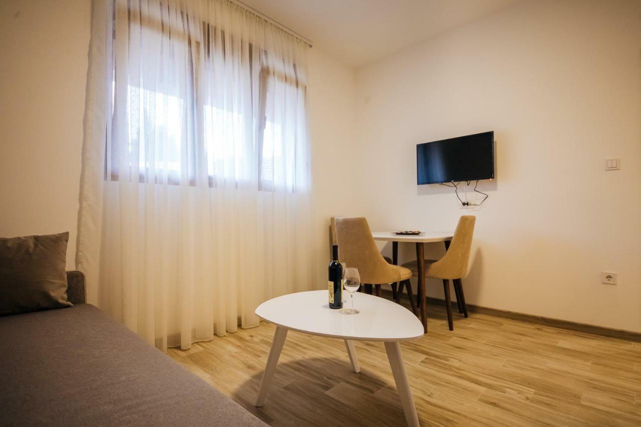 Apartments Vojislav ヴィルパザル エクステリア 写真