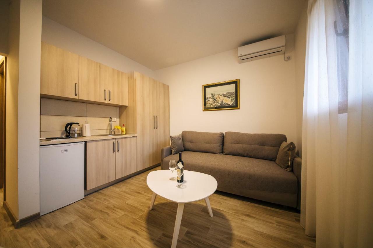 Apartments Vojislav ヴィルパザル エクステリア 写真